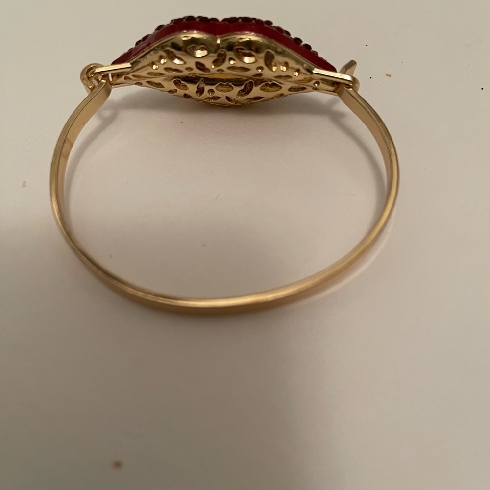 NWT Red Crystal Lips Bracelet RARE By Natasha Couture - Picture 3 of 9